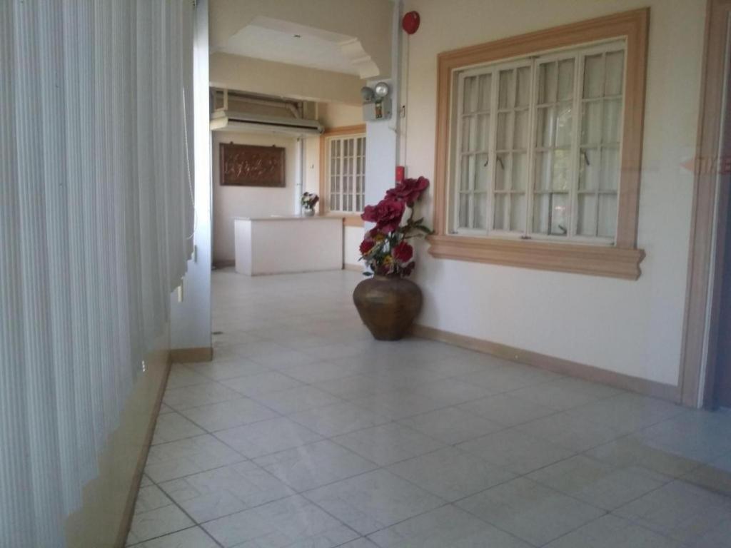 Bridgeview Hotel Laoag Bagian luar foto